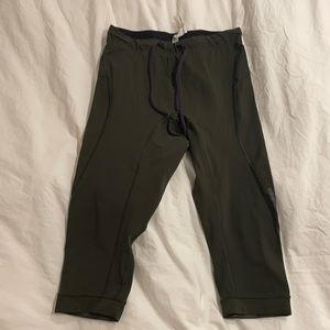 Lululemon Mens 3/4 olive tight medium